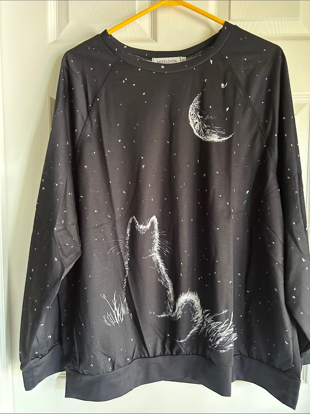 MISSLOOK Black Crewneck Sweater with White Cat & Moon Sketch